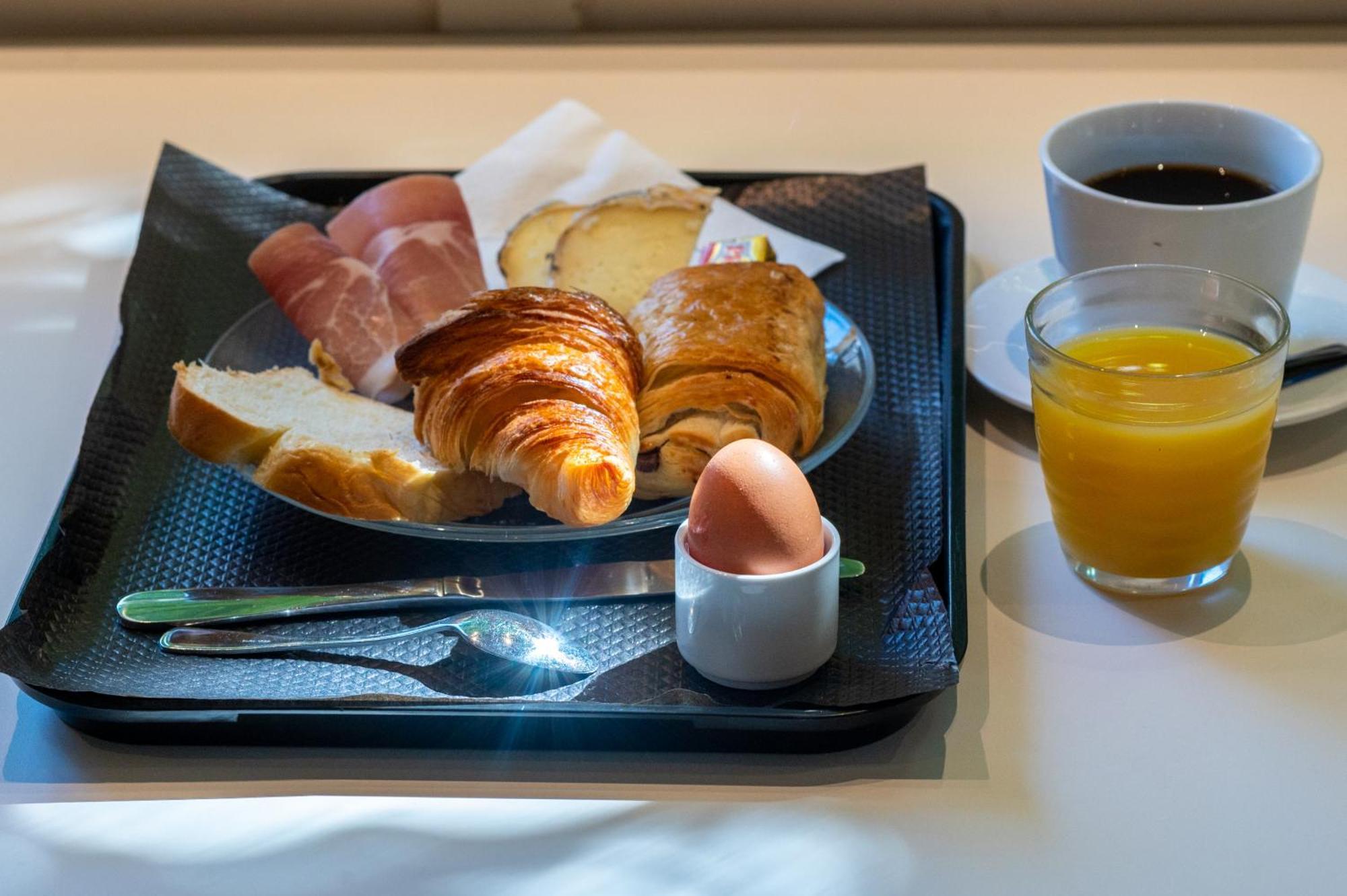 Logis Le Relais De Fusies Hotell Lacaune Eksteriør bilde